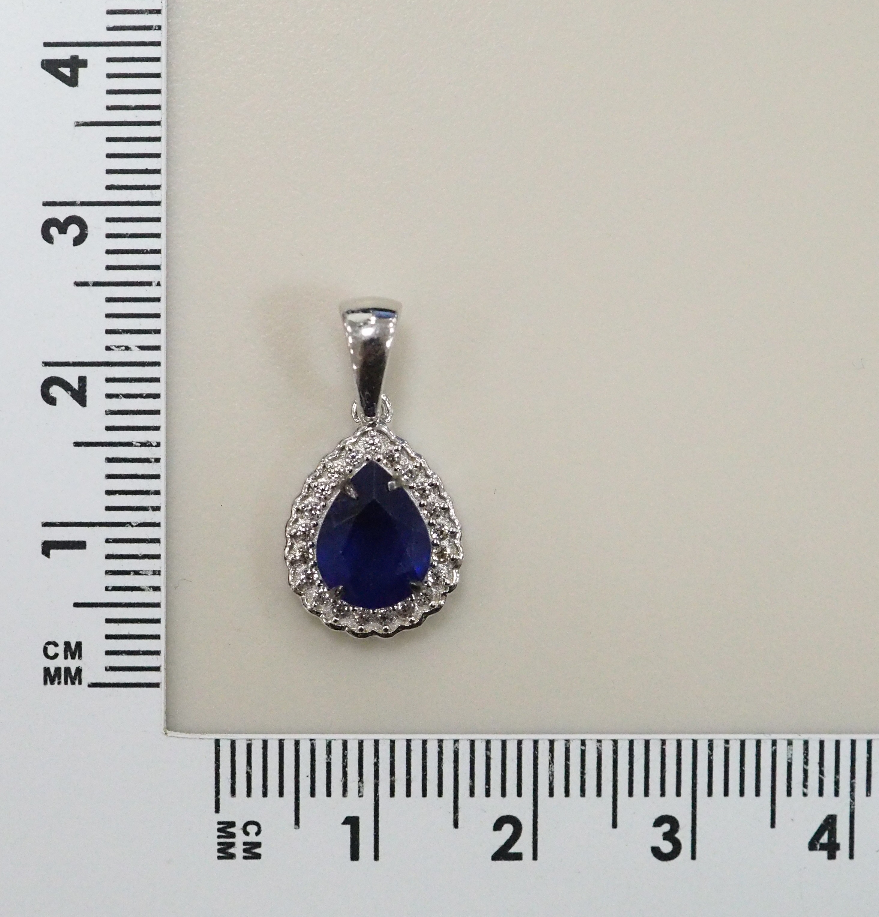 Серебряная подвеска с сапфиром